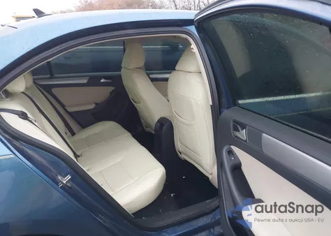 2017 Volkswagen Jetta 1.4T Se z USA, uszkodzony, nr VIN 3VWDB7AJ4HM387539